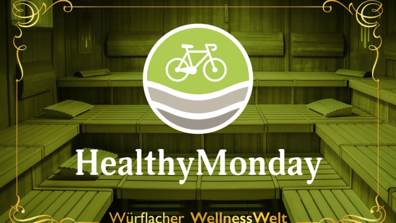 Montag, © DESIGN S (design-s.at) Ein Wellnessraum mit Holzbänken und einem Logo mit Fahrrad und Wellen. Text: HealthyMonday, Würflacher WellnessWelt.