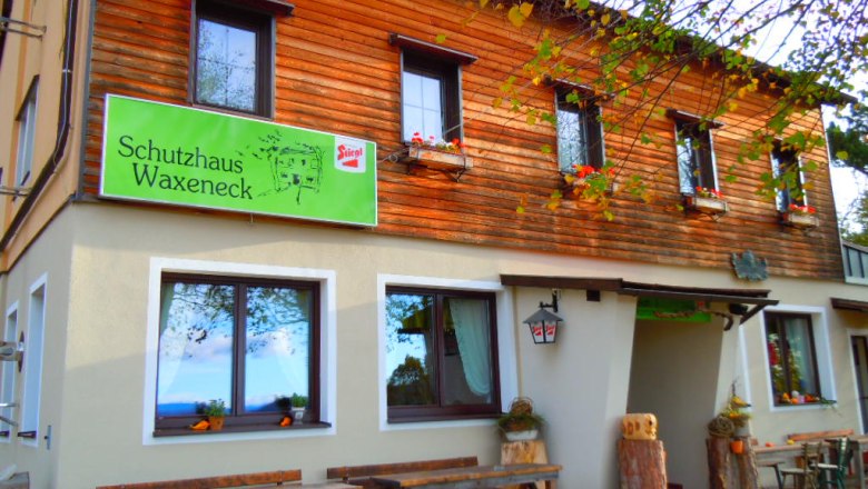 Eingang zum Schutzhaus Waxeneck, © Waxeneckhaus