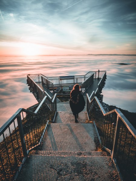 Nebelfreie Aussichten am Skywalk im Naturpark Hohe Wand , © Wiener Alpen/Maximilian Pawlikowsky