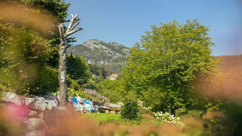 Erholung im Alpengarten, © Wiener Alpen/Martin Fülöp