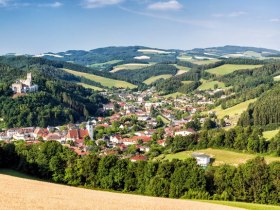Blick auf Kirchschlag, &copy; Wiener Alpen in Nieder&ouml;sterreich