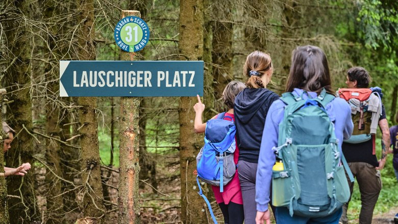 Wanderer bei  "Lauschiger Platz"